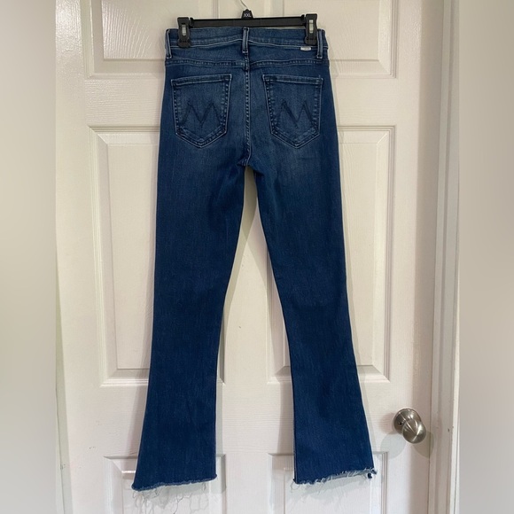 Mother The Runaway Step Fray Flare Jeans in Mañana Mi Amor Dark Wash Size 26 - Picture 8 of 14